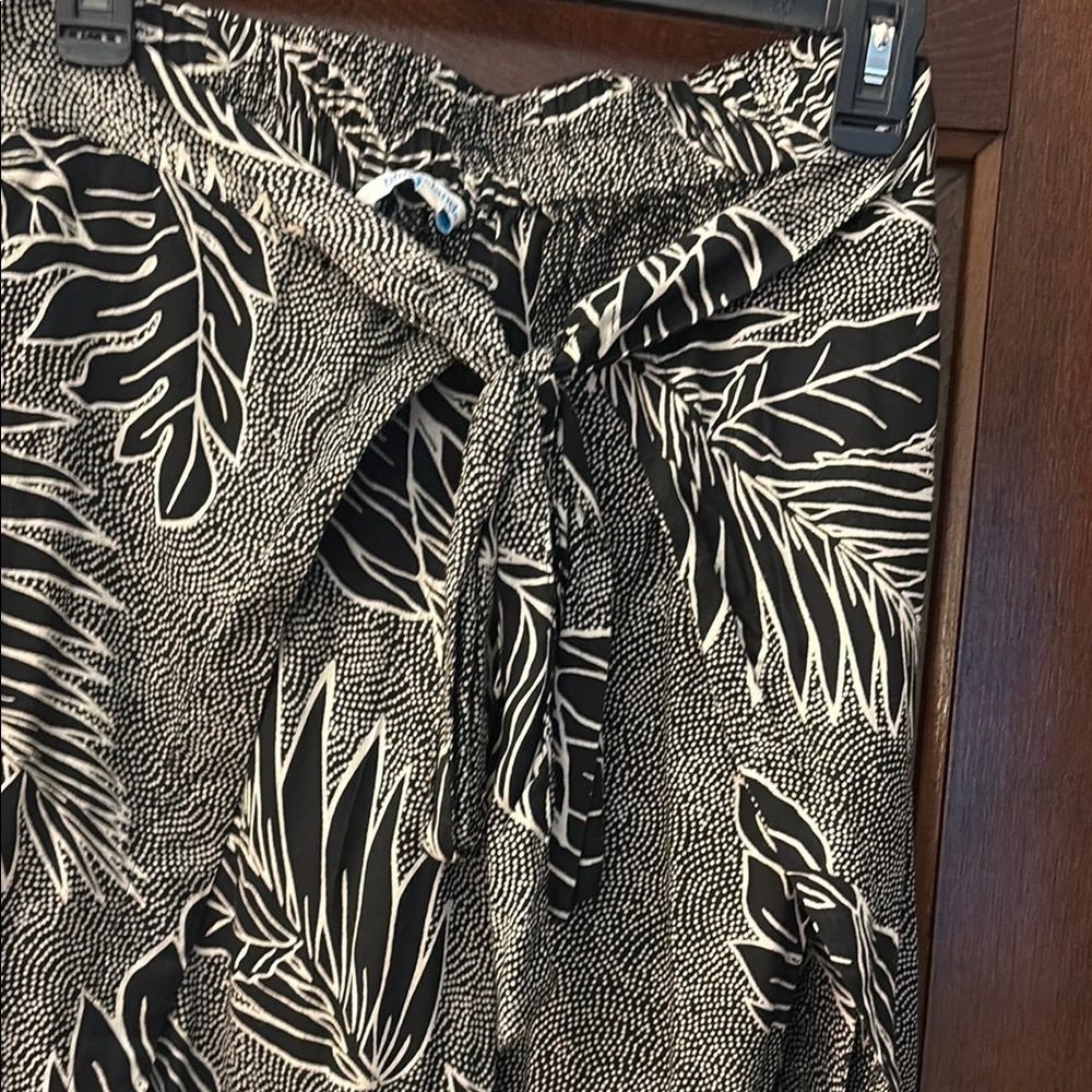 Blue Island Black and White Leaf Print Beach Pants - Picture 2 of 5